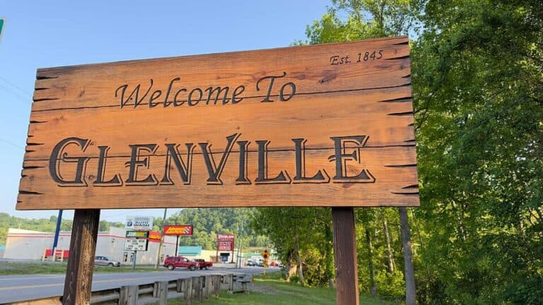 12 worst college towns in America, according to the students who live there