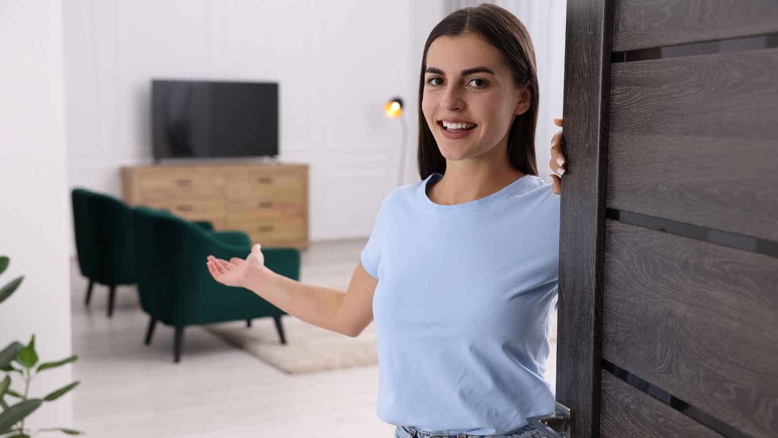 How parents handle it when kids’ friends join dinner unexpectedly