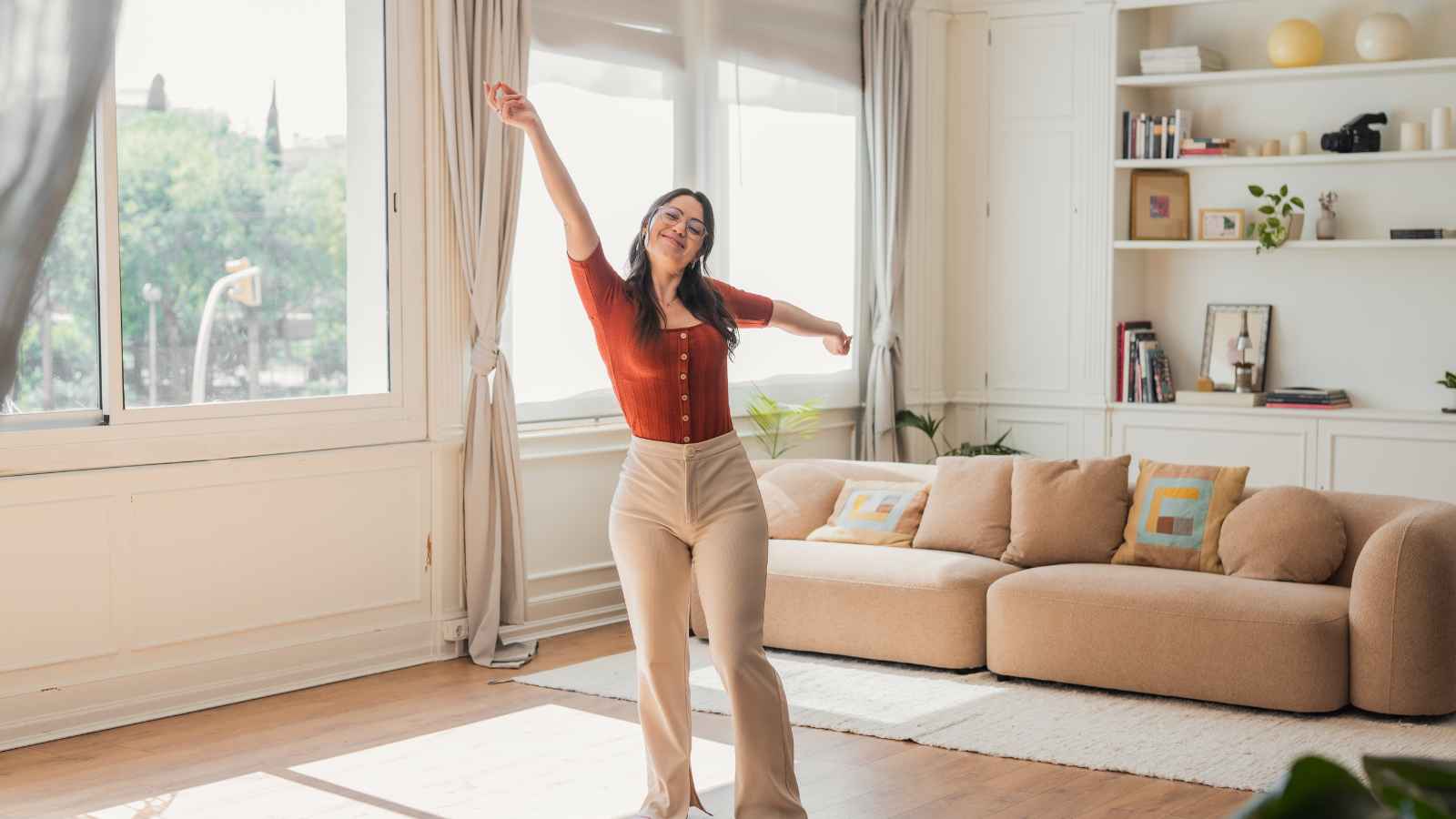 12 Key Appearance Traits Senior Men Often Notice in Women
