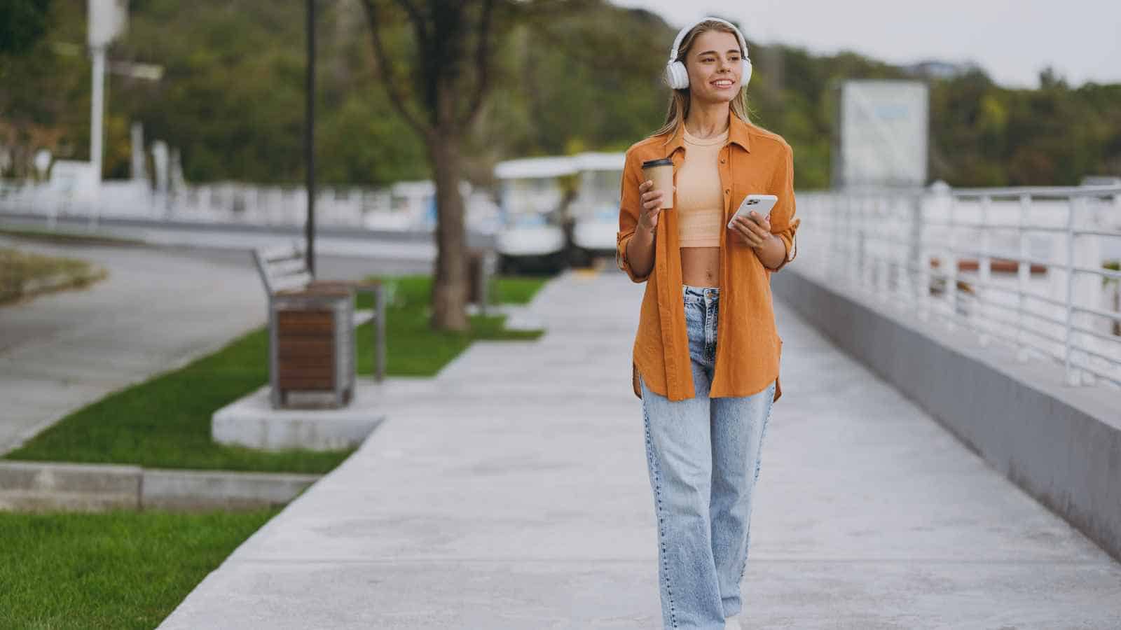 12 Key Appearance Traits Senior Men Often Notice in Women