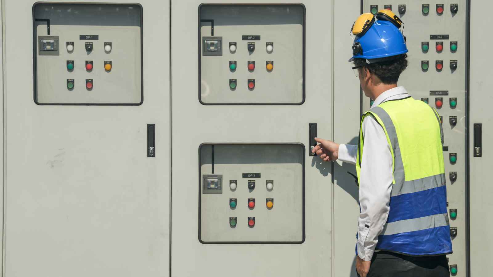 12 Disappearing Jobs Baby Boomers Saw as Stable Career Paths