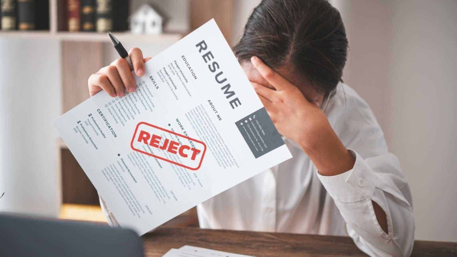 ways the low-hire job market is hurting recent college graduates