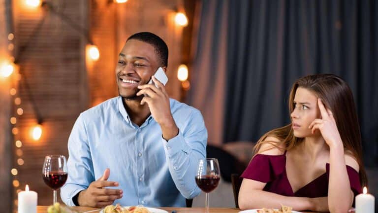 12 habits that can make a man look cheap without realizing it