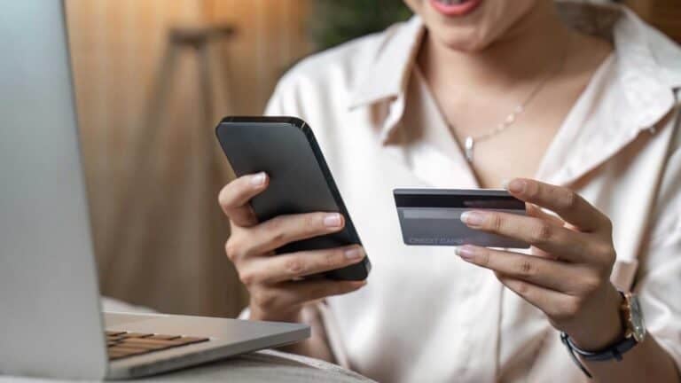 Federal workers say they can’t delete the White House app from their phones. Here’s why