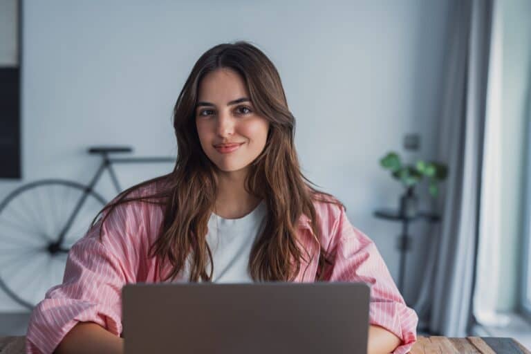 If you notice these 11 behaviors when a Gen Z-er is at their first corporate job, they are silently planning an exit strategy