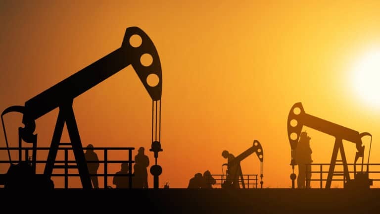 Oil prices slide toward a sharp monthly loss as Trump and Iran send conflicting signals on Qatar talks