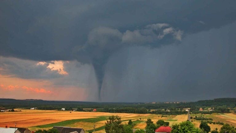 12 U.S. places known for harsh weather conditions