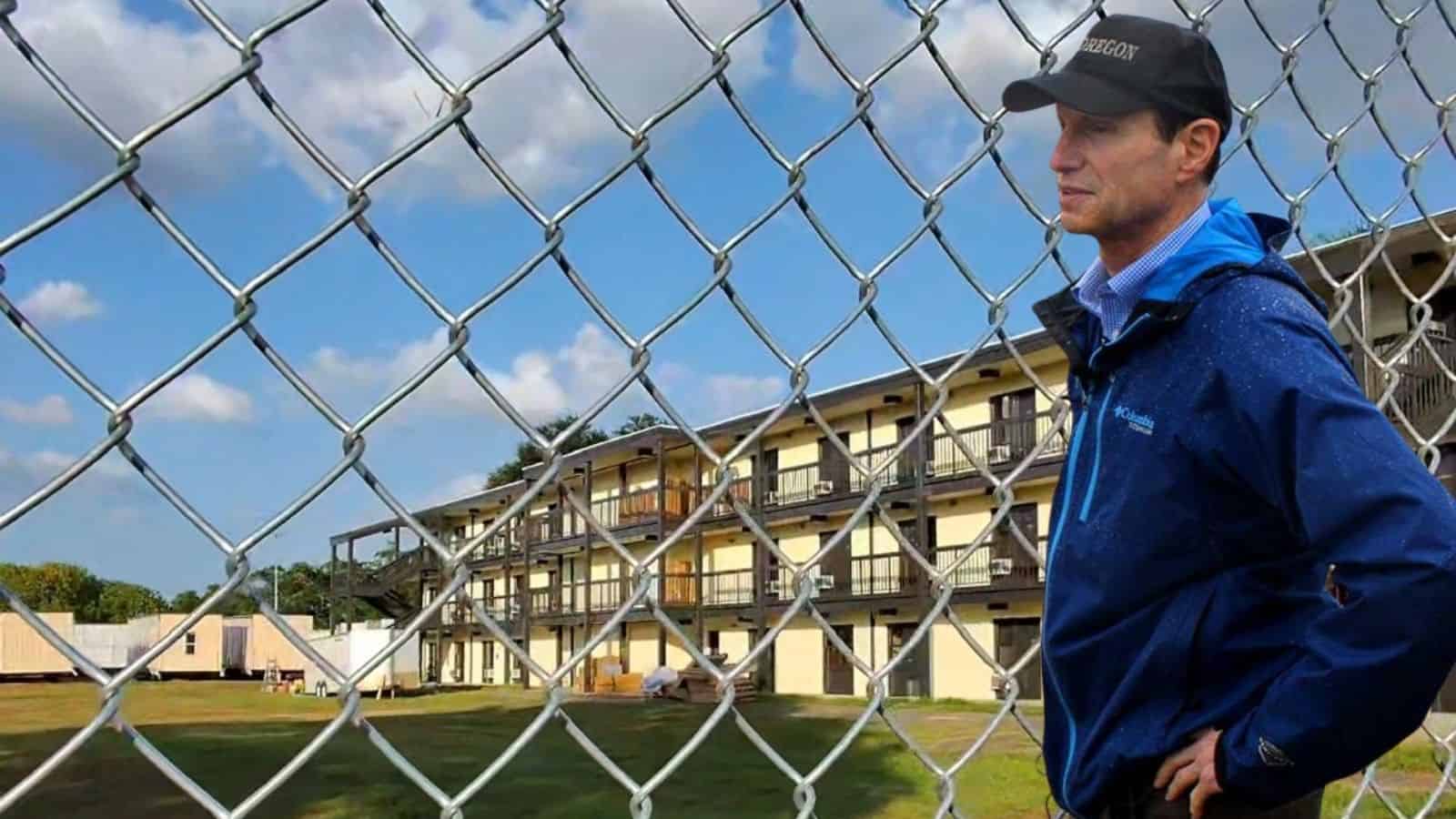 SCOOP: Top Senate Dem Investigating Companies Running New ICE Facility for Kids